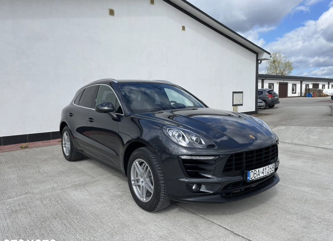 Porsche Macan cena 165900 przebieg: 98600, rok produkcji 2017 z Kisielice małe 191
